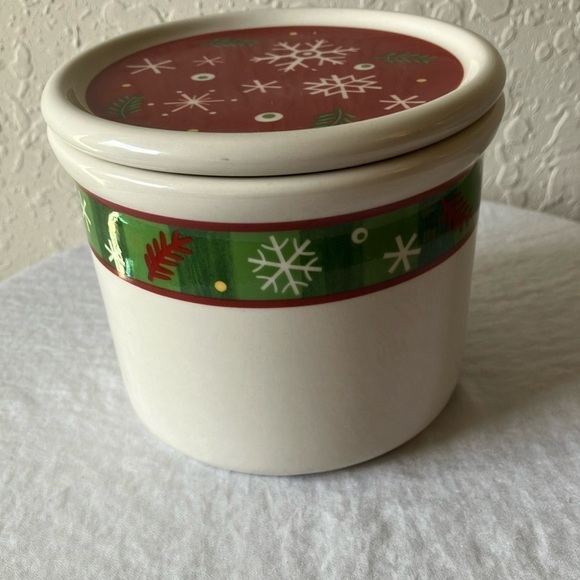 Longaberger: Christmas Holiday One Pint Crock with Lid - Picture 1 of 16